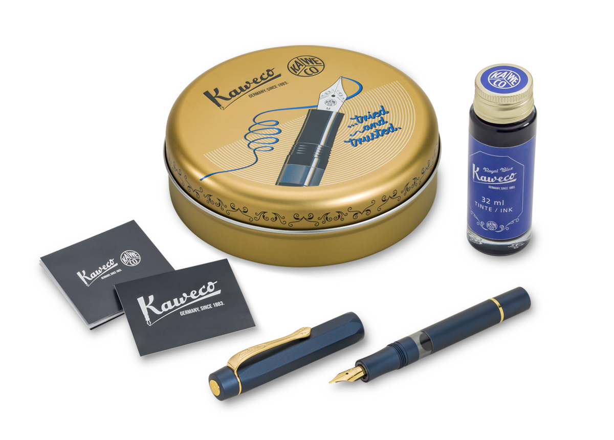 Kaweco_Piston_Filler_Sport_Navy_Set_Packaging_Spread_01_Web_s